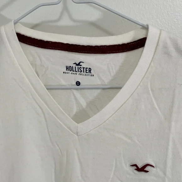 Hollister Men’s Short-Sleeve V-Neck Tee Trio - White, Gray, Navy - Picture 4 of 4